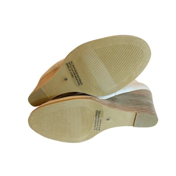 DV by Dolce Vita Women's Gerdy Bootie Beige Faux Suede Ankle Size 8 NWOB - Picture 7 of 8